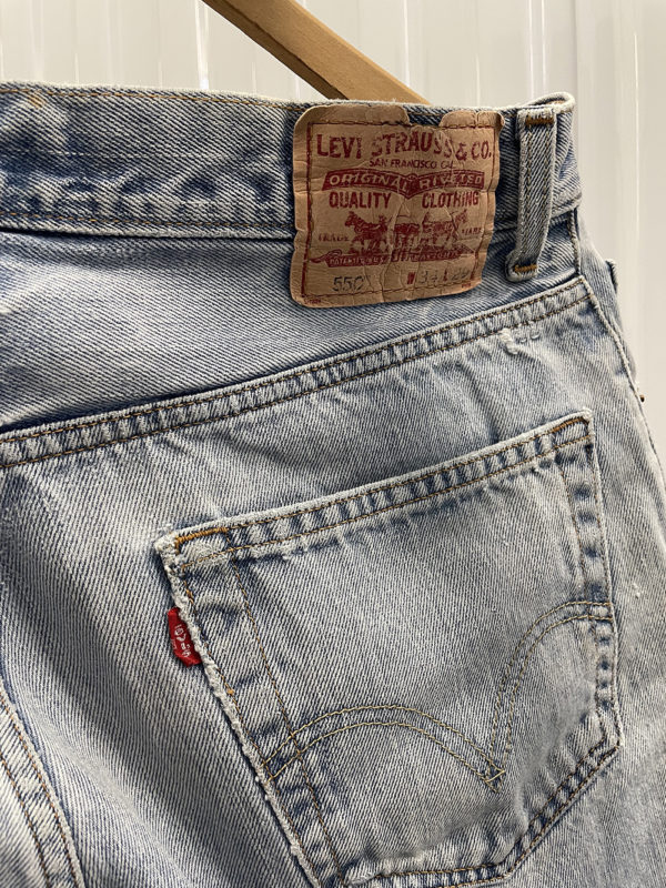 Vintage 90’s Levi Strauss 550 Red Tab Jeans Relaxed Fit Light Wash